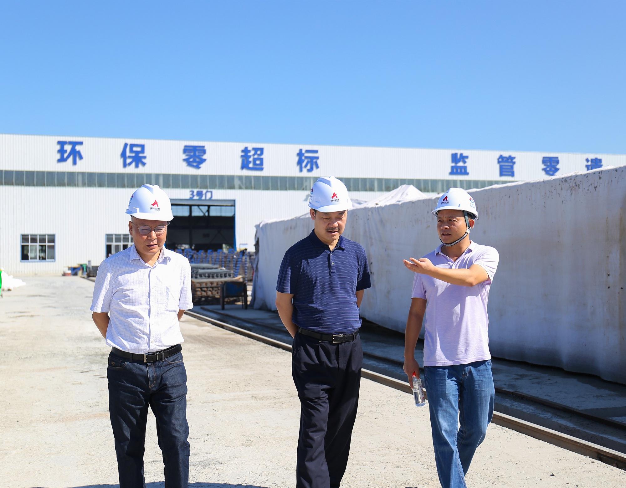 財務檢查一行人參觀制梁現場_副本.jpg