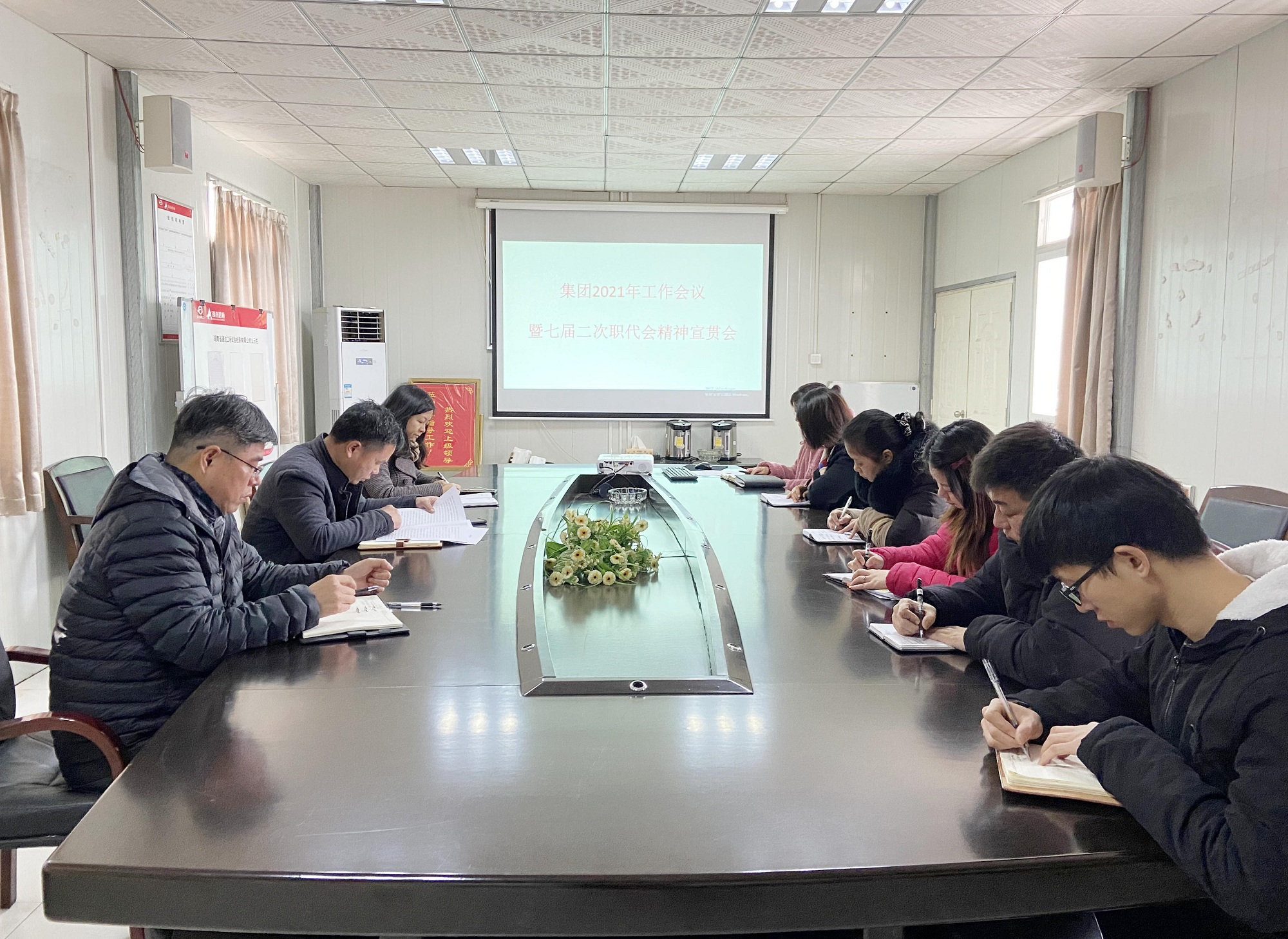 13通達(dá)公司學(xué)習(xí)宣貫集團(tuán)兩會精神_副本.jpg