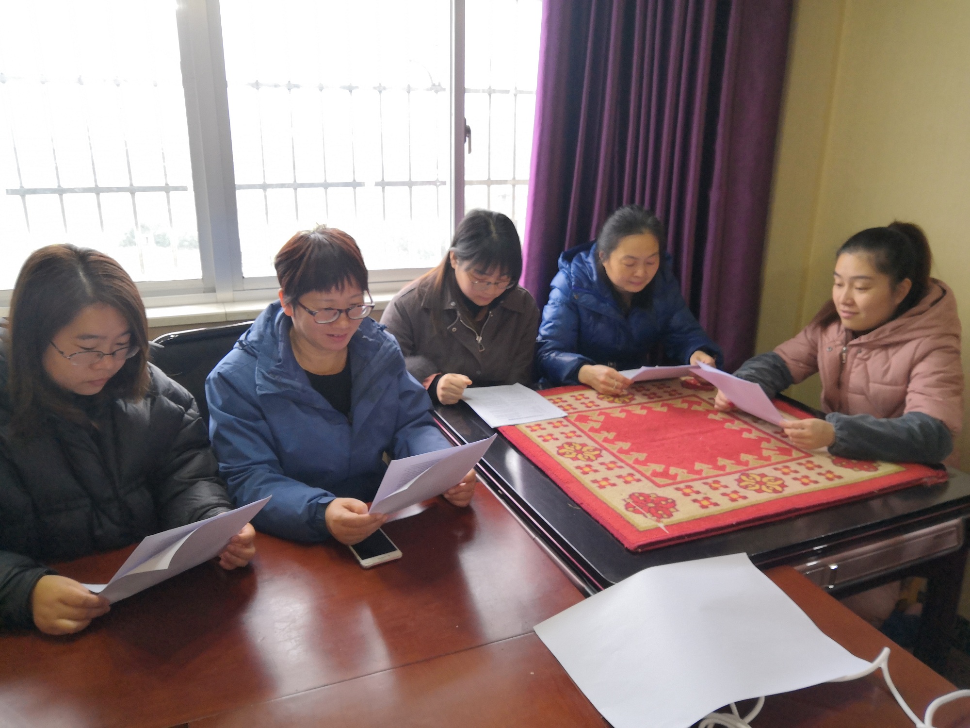 9項(xiàng)目女職工進(jìn)行法律法規(guī)學(xué)習(xí).jpg